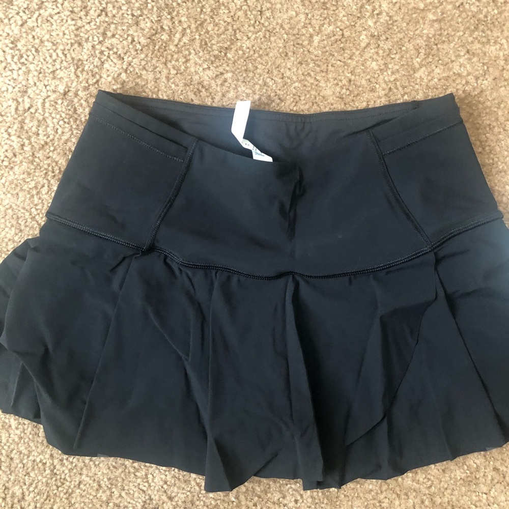 Lululemon size 4 skirt NWT